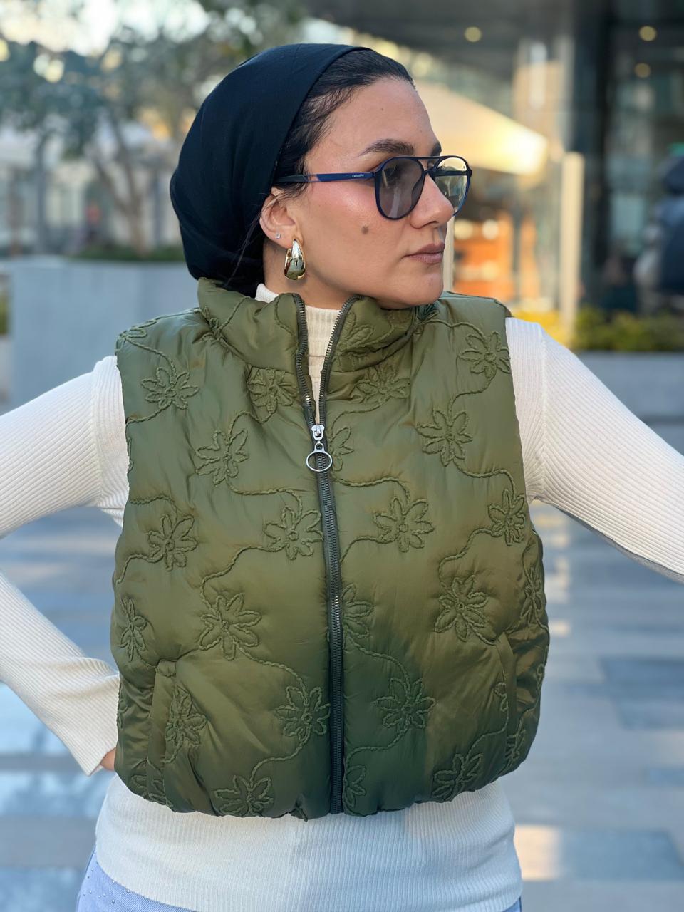 Embroidered sleeveless bumb jacket